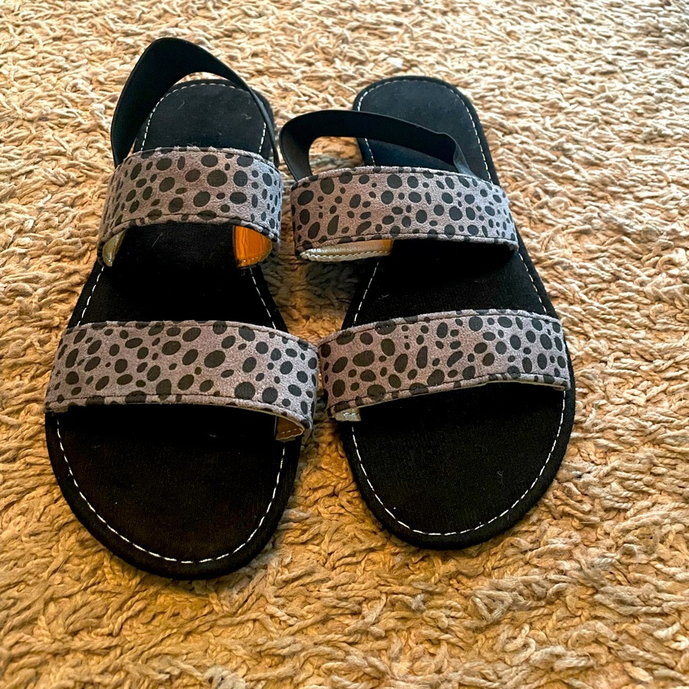 Super cute gray black leopard print strappy sandals. Size 8. Brand new.